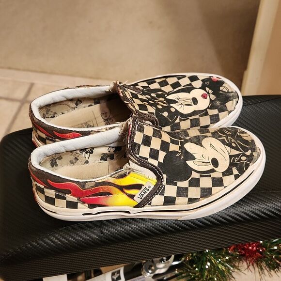 Vans Black & White Checkered Shoes w/ Disney's Mickey & Minnie Size 1.0 - Picture 2 of 10